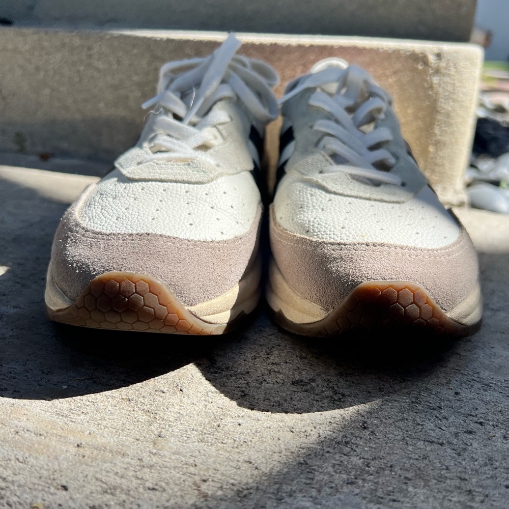 Gola Women's Cream and Black Sneakers - Picture 7 of 7